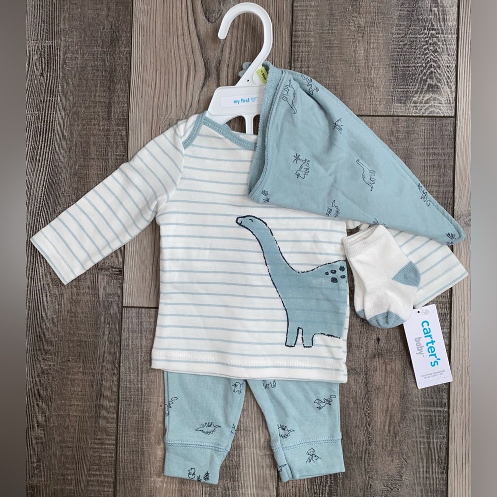 NWT Carter's 4-Piece Baby Blue Dinosaur Outfit Set Socks Bib Boy’s 0-3 Months 3M